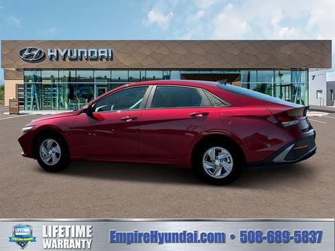 New 2025 Hyundai Elantra SE image 4