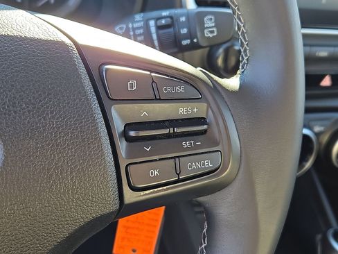 Certified 2022 Hyundai Venue SEL image 24