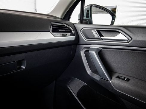 Certified 2020 Volkswagen Tiguan S image 38