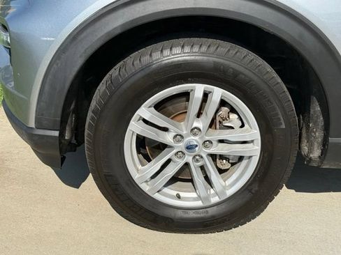 Used 2024 Ford Explorer XLT w/ Equipment Group 202A AWD/4WD image 5