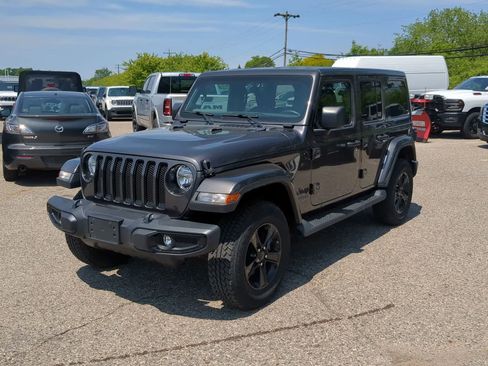 Used 2021 Jeep Wrangler Unlimited Sahara AWD/4WD image 4