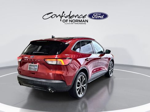 Used 2021 Ford Escape SE w/ SE Sport Appearance Package image 8