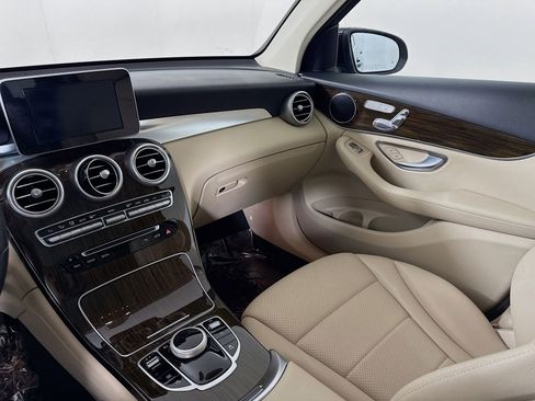 Used 2018 Mercedes-Benz GLC 300 4MATIC image 23