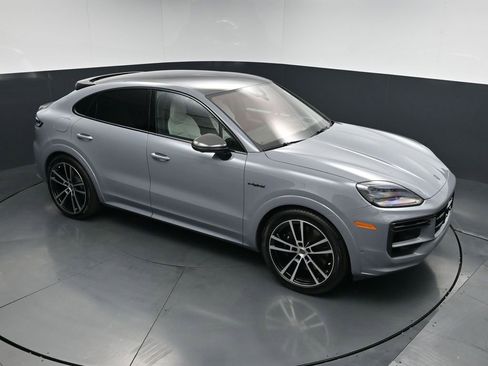 New 2026 Porsche Cayenne Turbo AWD/4WD image 21