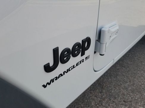 Used 2024 Jeep Wrangler Sport S image 13