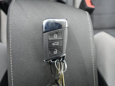Used 2025 Volkswagen Taos S AWD/4WD image 37