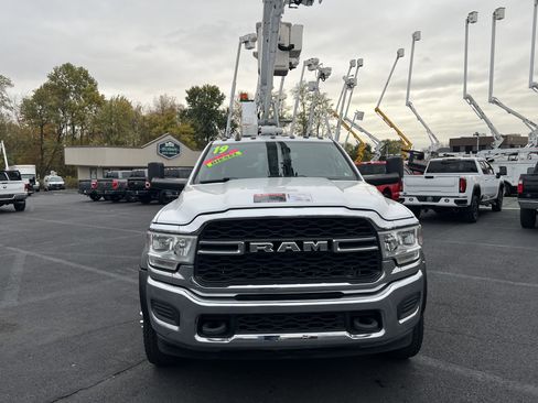 Used 2019 RAM 5500 Tradesman w/ Chrome Appearance Group image 3