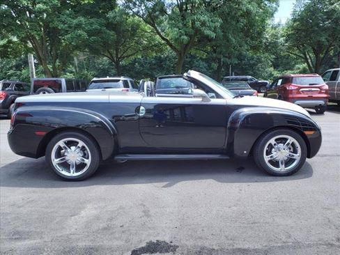 Used 2006 Chevrolet SSR w/ Preferred Equipment Group image 6