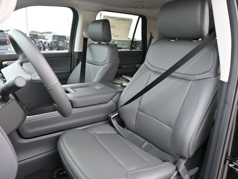 New 2026 Ford Expedition Active image 33