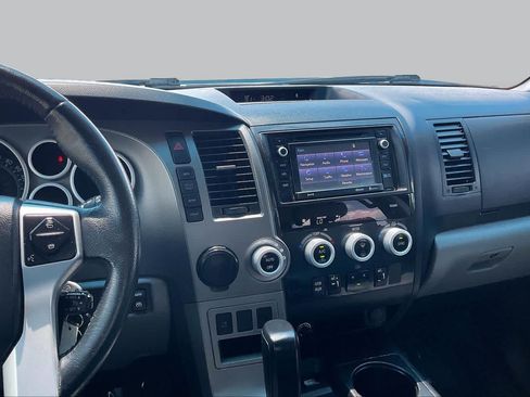 Used 2016 Toyota Sequoia SR5 RWD image 7