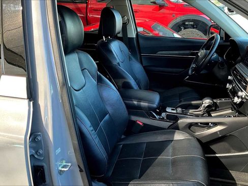 Used 2022 Kia Telluride EX w/ EX Premium Package image 8