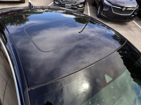 Used 2018 Honda Accord Touring image 30