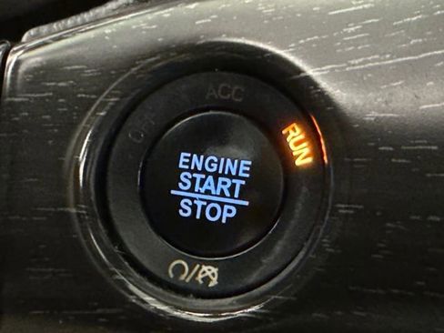 Used 2017 Jeep Grand Cherokee Laredo w/ Quick Order Package 23E image 22