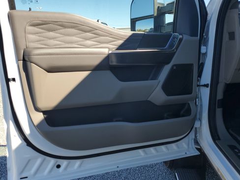 New 2026 Ford F450 Platinum w/ Platinum Plus Package image 16