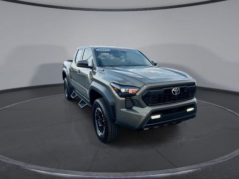 Used 2025 Toyota Tacoma TRD Off-Road AWD/4WD image 12