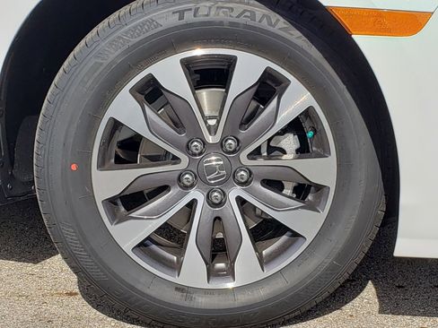 Used 2024 Honda Odyssey EX-L image 9