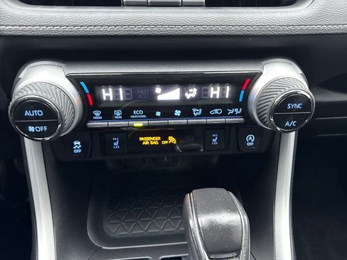 Used 2021 Toyota RAV4 XLE Premium image 22