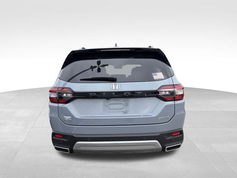 Used 2023 Honda Pilot Touring image 6
