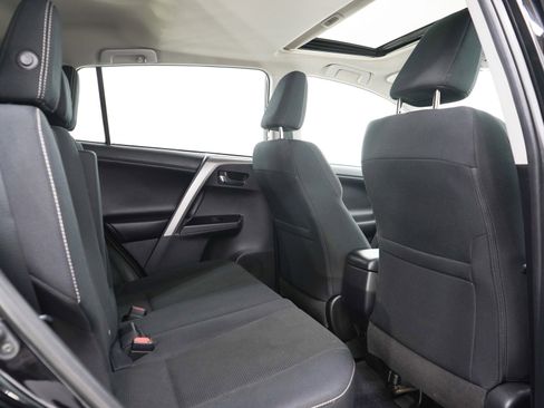 Used 2018 Toyota RAV4 XLE AWD/4WD image 12