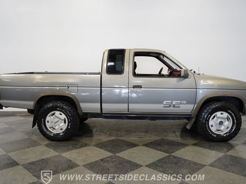 Used 1989 Nissan Pickup 4x4 King Cab V6 image 15