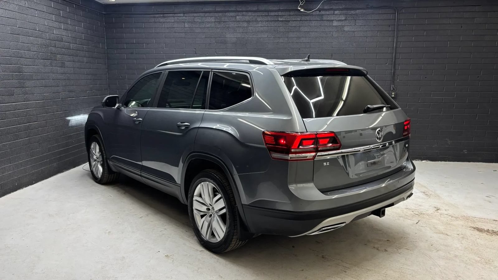 Used 2019 Volkswagen Atlas SE w/ Panoramic Sunroof Package FWD image 3