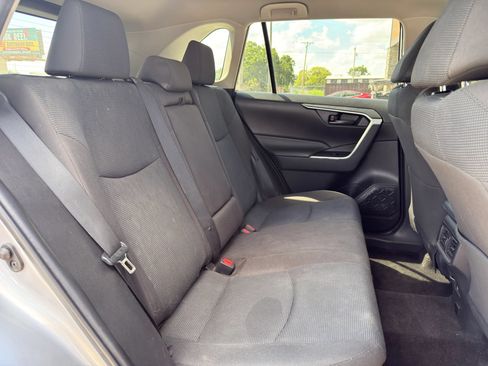 Used 2021 Toyota RAV4 LE AWD/4WD image 21