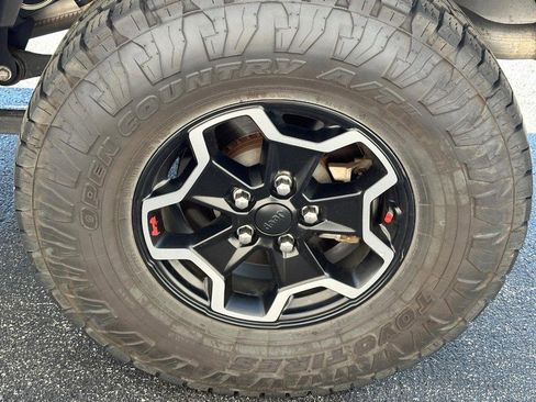 Used 2021 Jeep Gladiator Rubicon AWD/4WD image 9