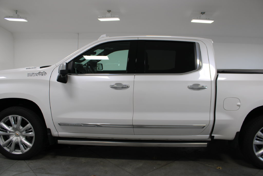 Used 2024 Chevrolet Silverado 1500 High Country AWD/4WD image 6