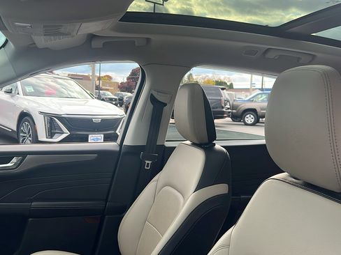 Used 2022 Ford Escape Titanium w/ Class II Trailer Tow Package image 13