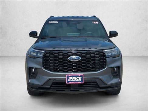 Used 2025 Ford Explorer ST-Line image 2