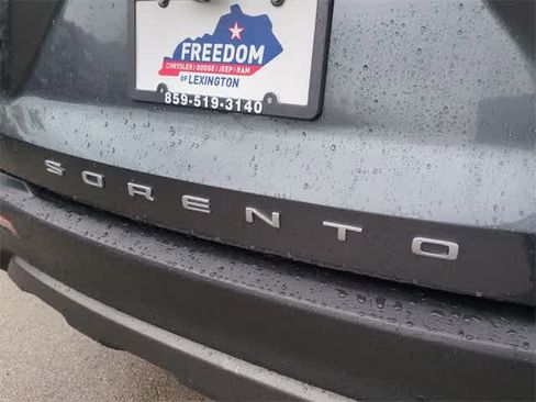 Used 2022 Kia Sorento S image 13