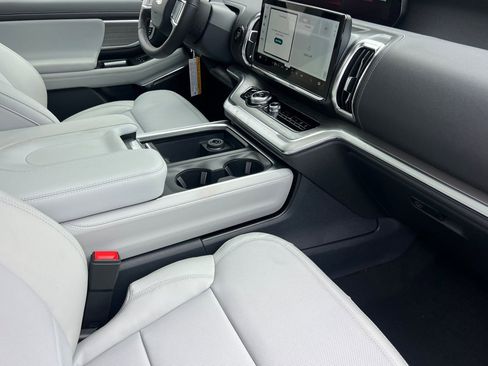 New 2026 Ford Expedition Max Platinum image 22