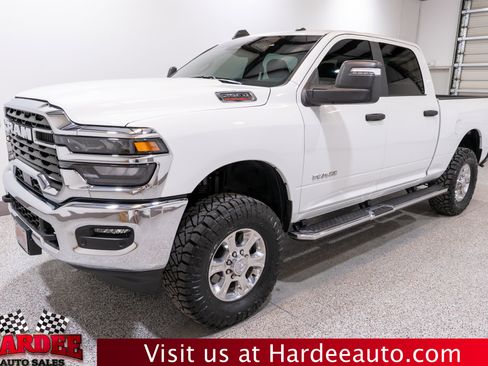 Used 2026 RAM 2500 Big Horn AWD/4WD image 2