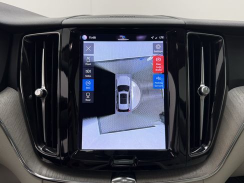 Certified 2023 Volvo XC60 B5 Plus w/ Climate Package FWD image 18