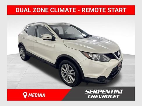 Used 2017 Nissan Rogue Sport SV AWD/4WD image 1