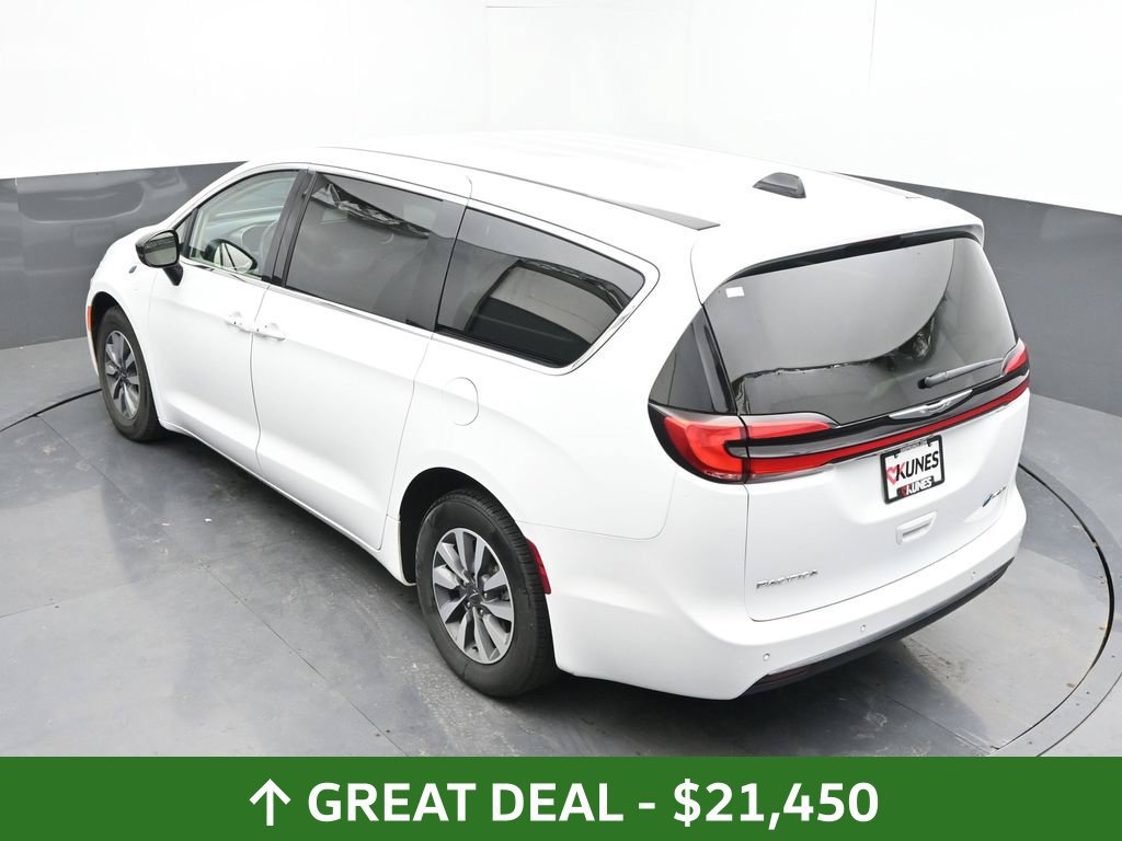 Used 2024 Chrysler Pacifica Limited FWD image 23