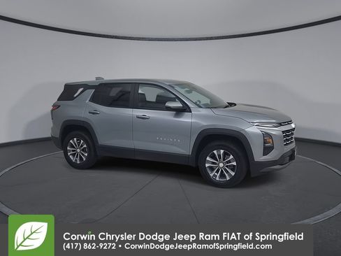 Used 2026 Chevrolet Equinox LT AWD/4WD image 2