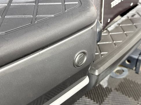 Used 2014 Nissan Armada Platinum image 22