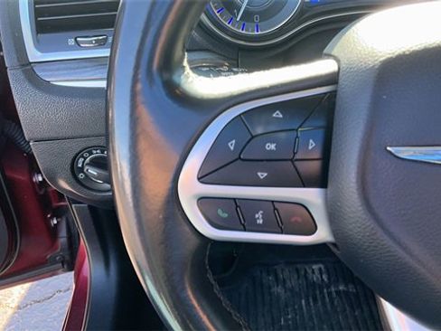 Used 2018 Chrysler 300 Touring L image 18