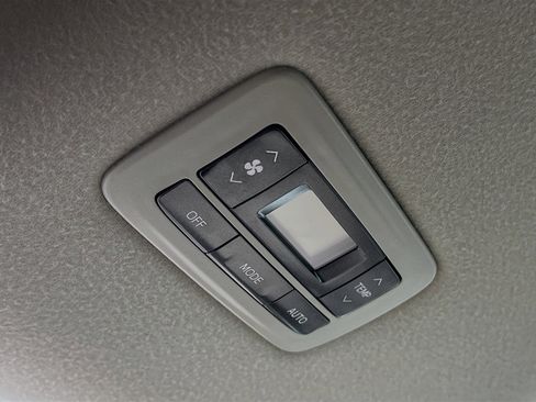 Used 2014 Toyota Sienna XLE image 26