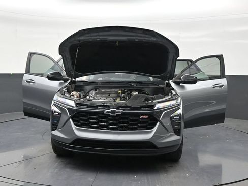 Used 2024 Chevrolet Trax RS w/ Sunroof Package FWD image 33