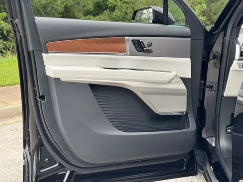 New 2026 Cadillac Vistiq Luxury image 17