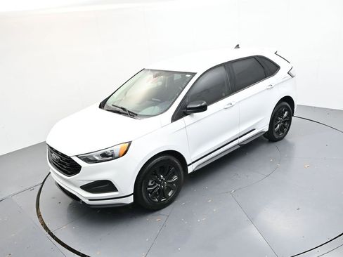 Used 2024 Ford Edge SE w/ Black Appearance Package image 18