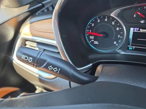 Used 2018 Chevrolet Equinox Premier FWD image 21