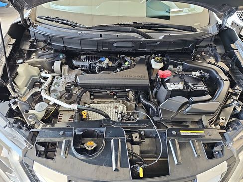 Used 2017 Nissan Rogue SV w/ SV Premium Package AWD/4WD image 35