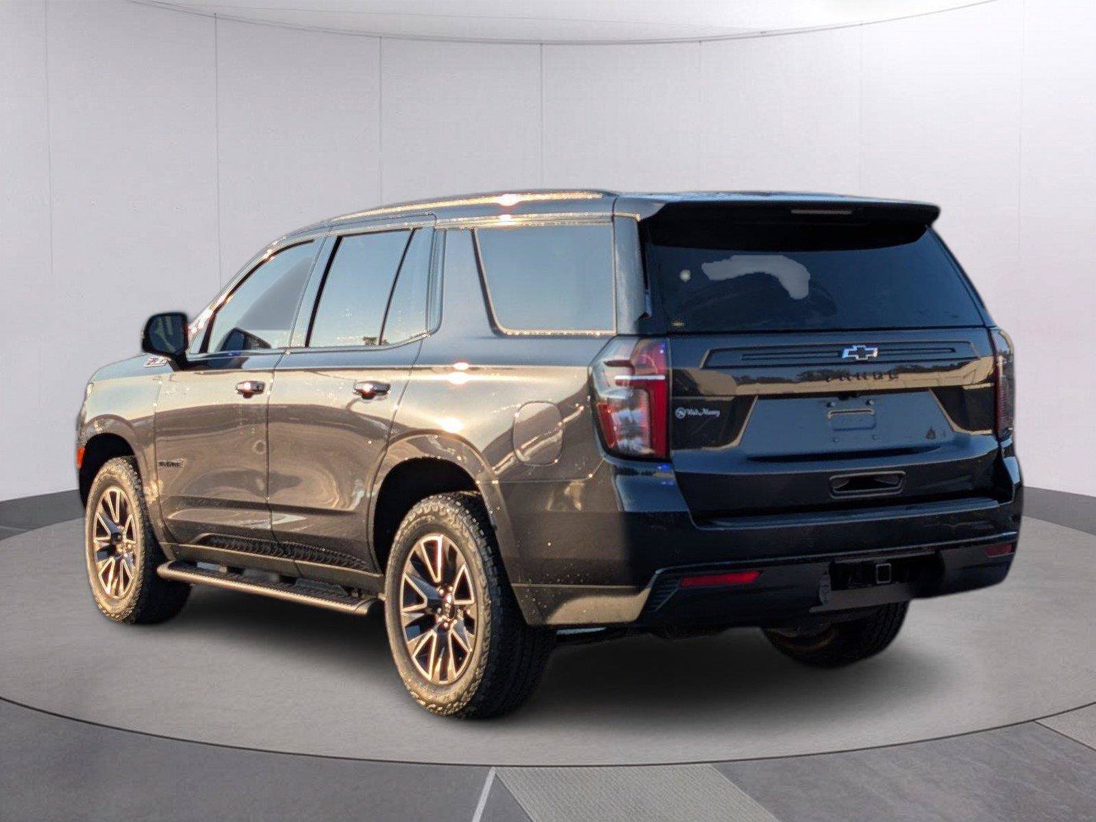 Used 2024 Chevrolet Tahoe Z71 w/ Luxury Package AWD/4WD image 3