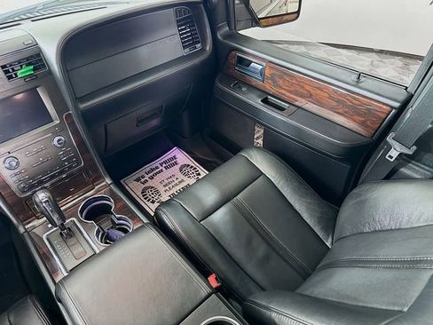 Used 2016 Lincoln Navigator L Reserve image 23