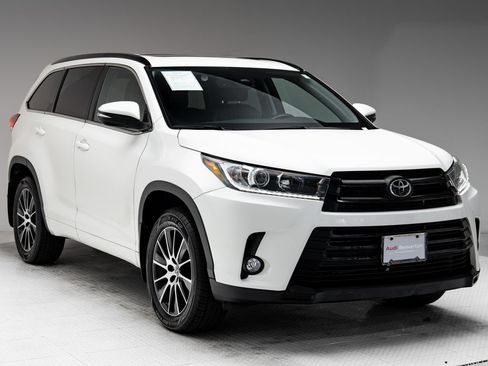 Used 2018 Toyota Highlander SE AWD/4WD image 28
