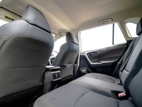 Used 2022 Toyota RAV4 LE AWD/4WD image 28