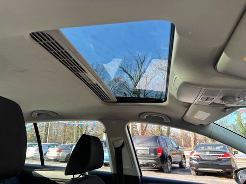 Used 2011 Volkswagen Golf 2.5L PZEV 4dr Hatchback image 34